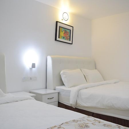 S Rose Hotel Sepang Esterno foto