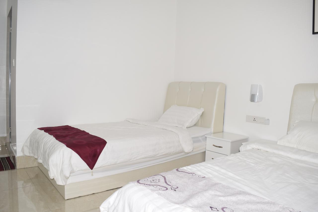 S Rose Hotel Sepang Esterno foto