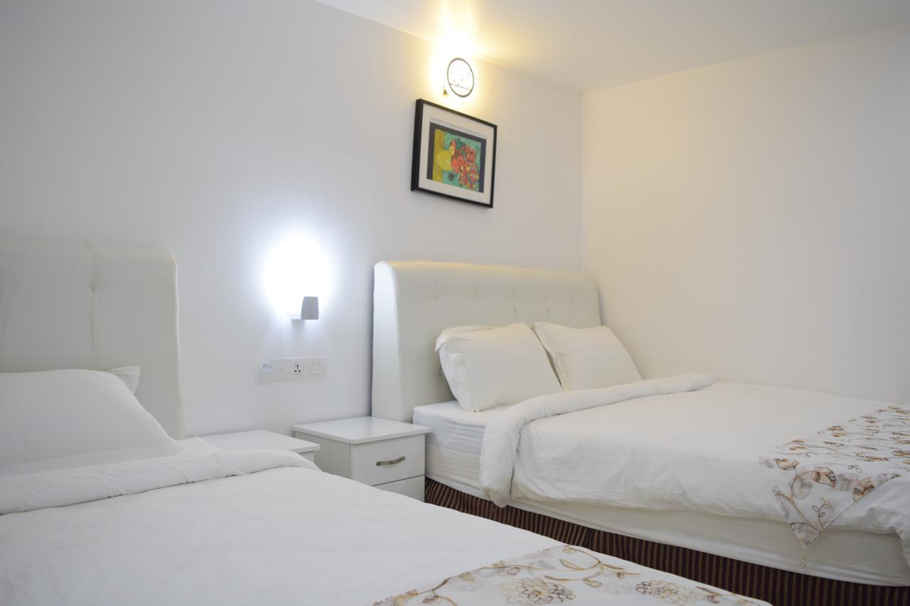 S Rose Hotel Sepang Esterno foto