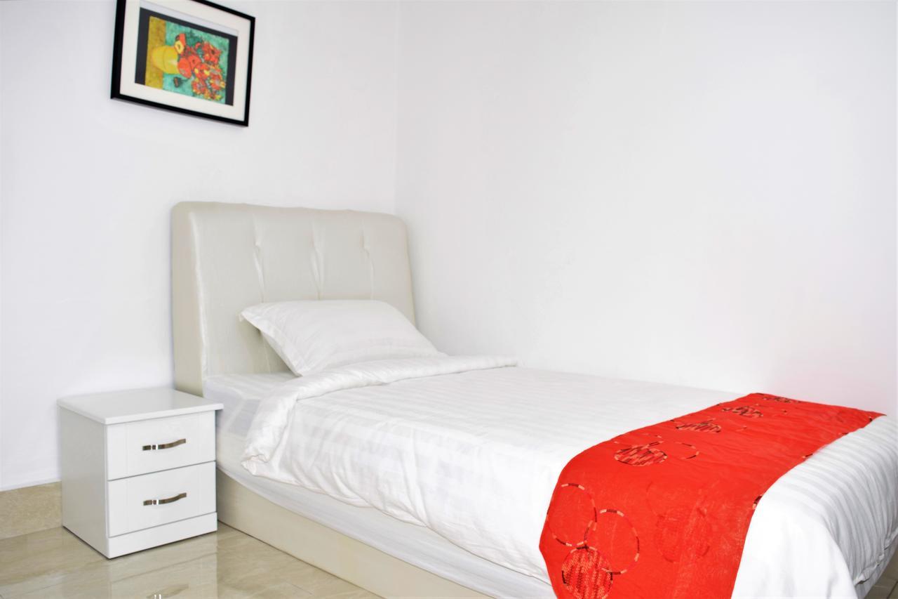 S Rose Hotel Sepang Esterno foto
