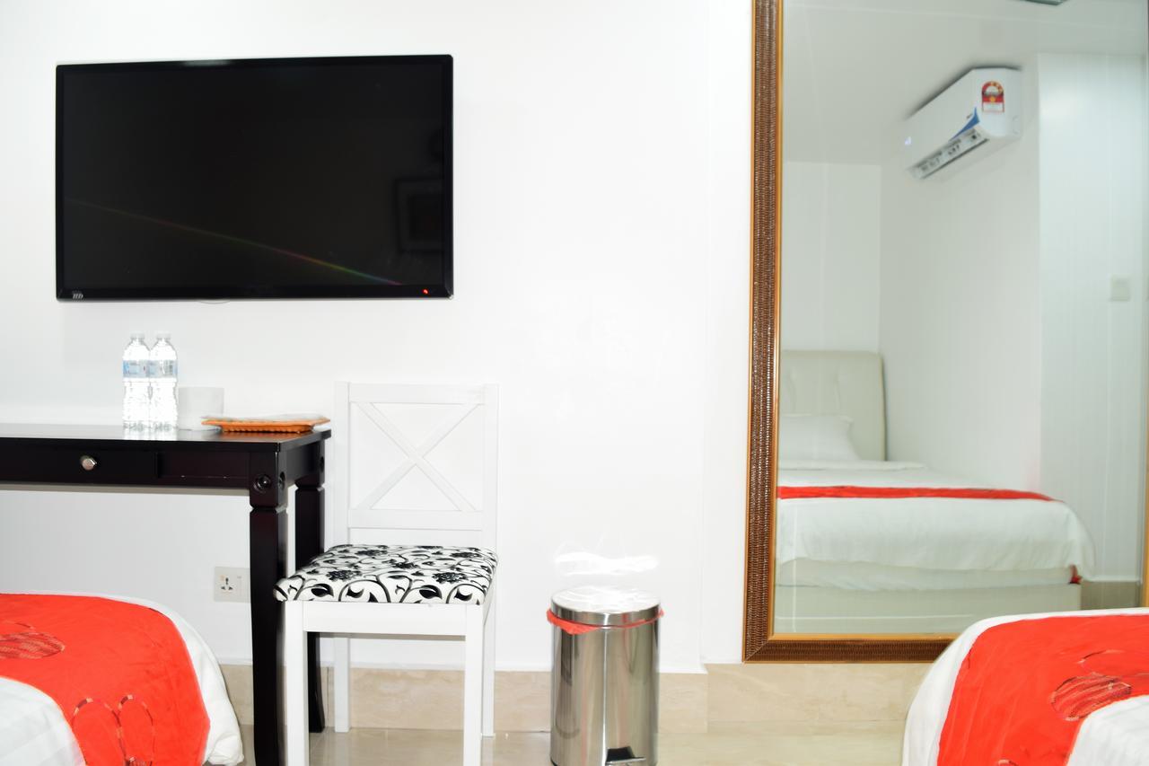 S Rose Hotel Sepang Esterno foto