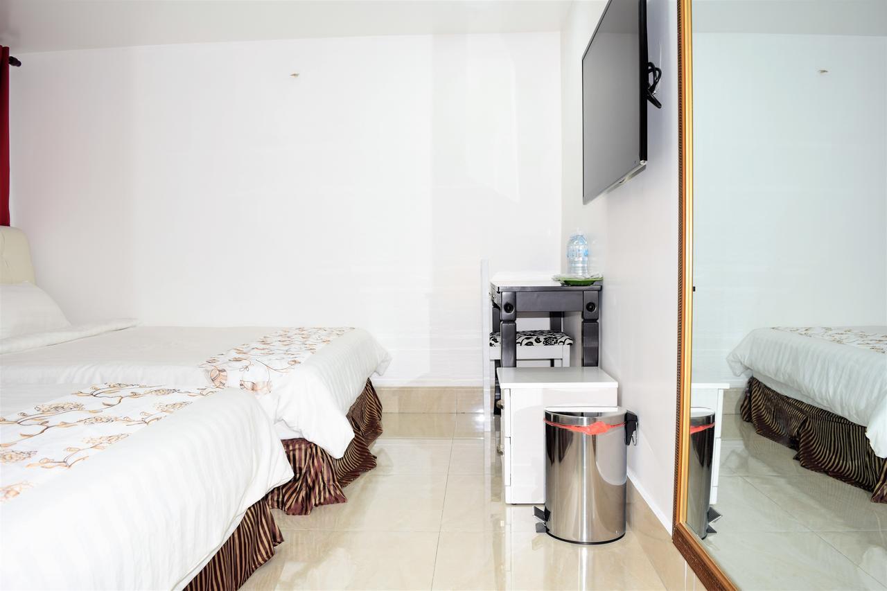 S Rose Hotel Sepang Esterno foto