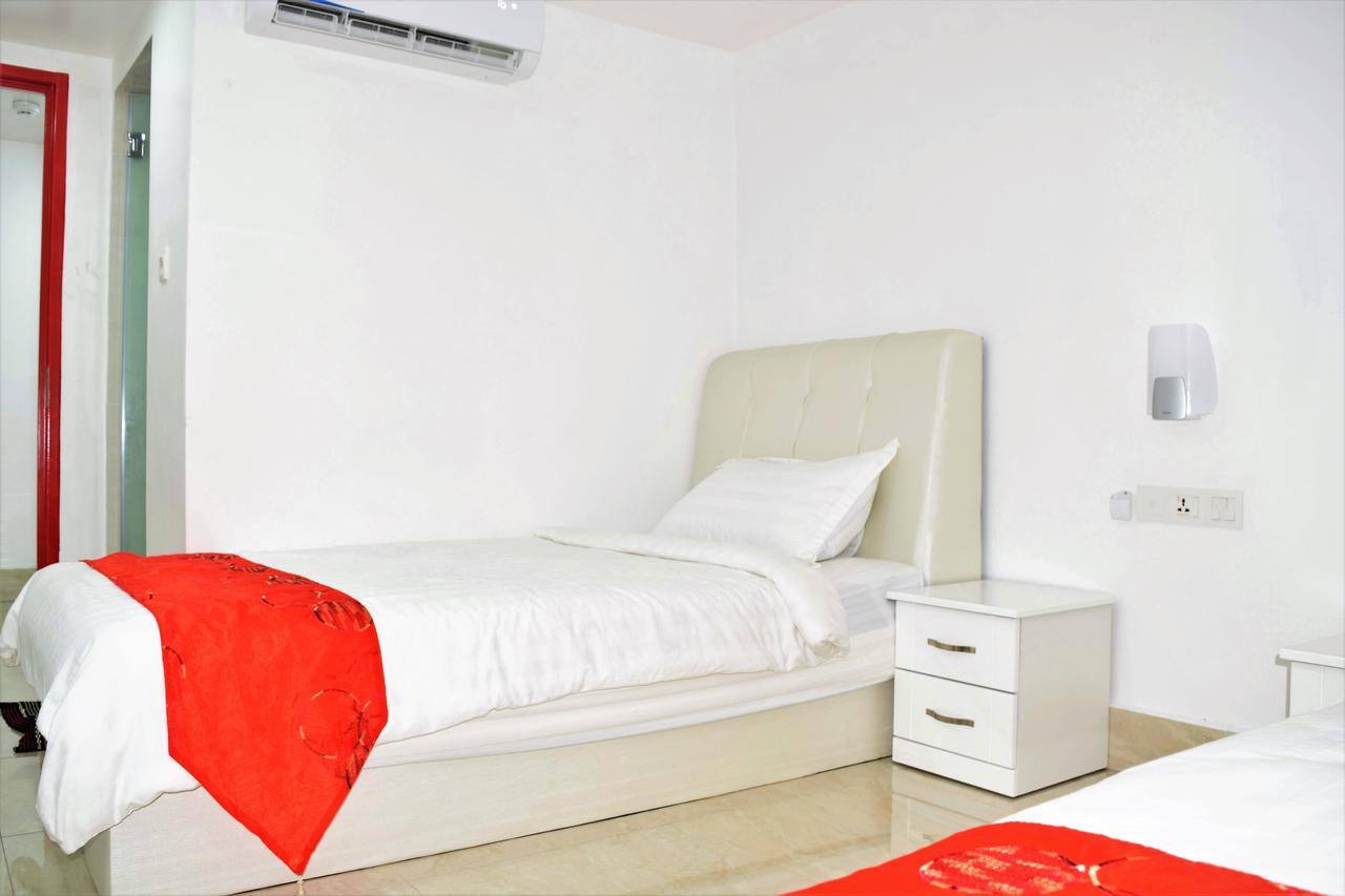 S Rose Hotel Sepang Esterno foto